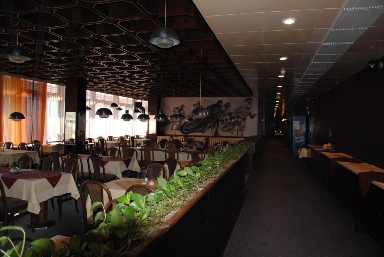 Hotel Labe Pardubice Luaran gambar