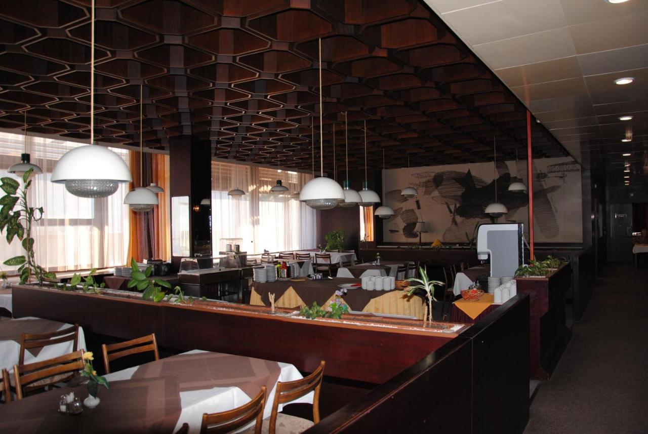 Hotel Labe Pardubice Luaran gambar