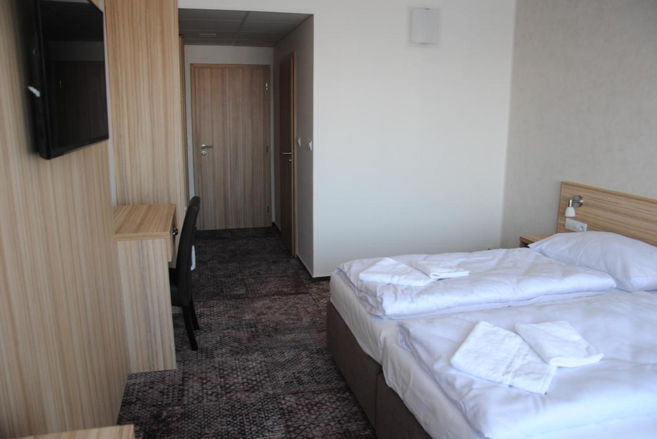 Hotel Labe Pardubice Luaran gambar