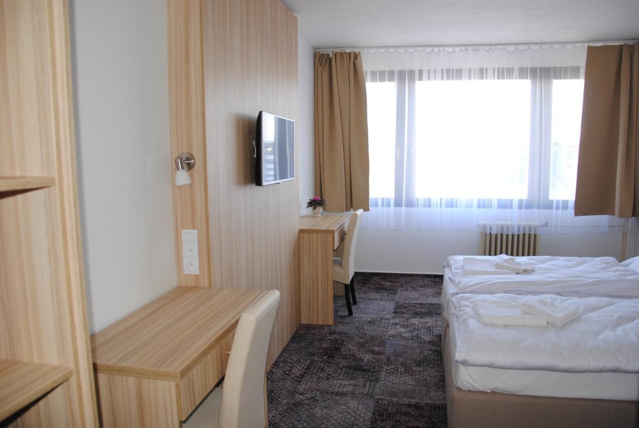 Hotel Labe Pardubice Luaran gambar