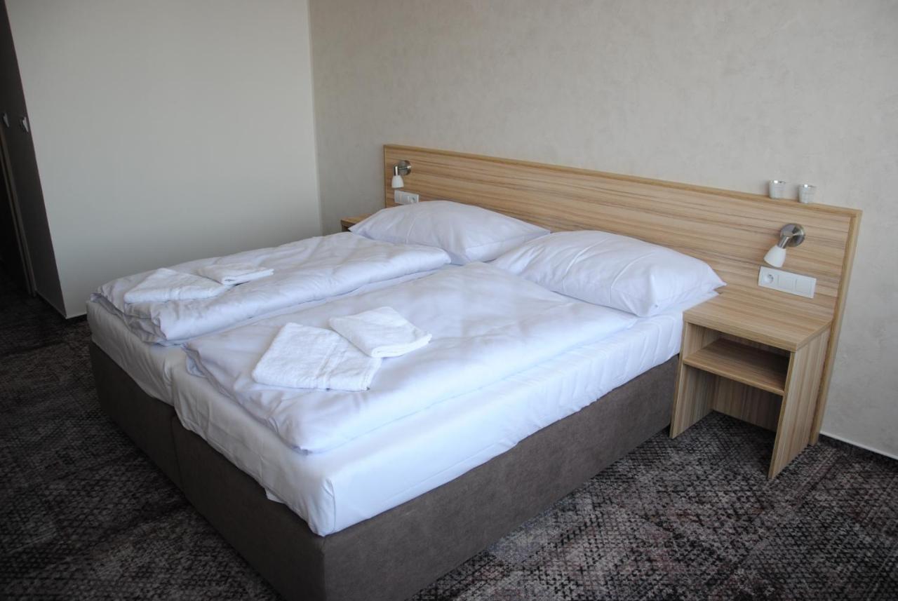 Hotel Labe Pardubice Luaran gambar
