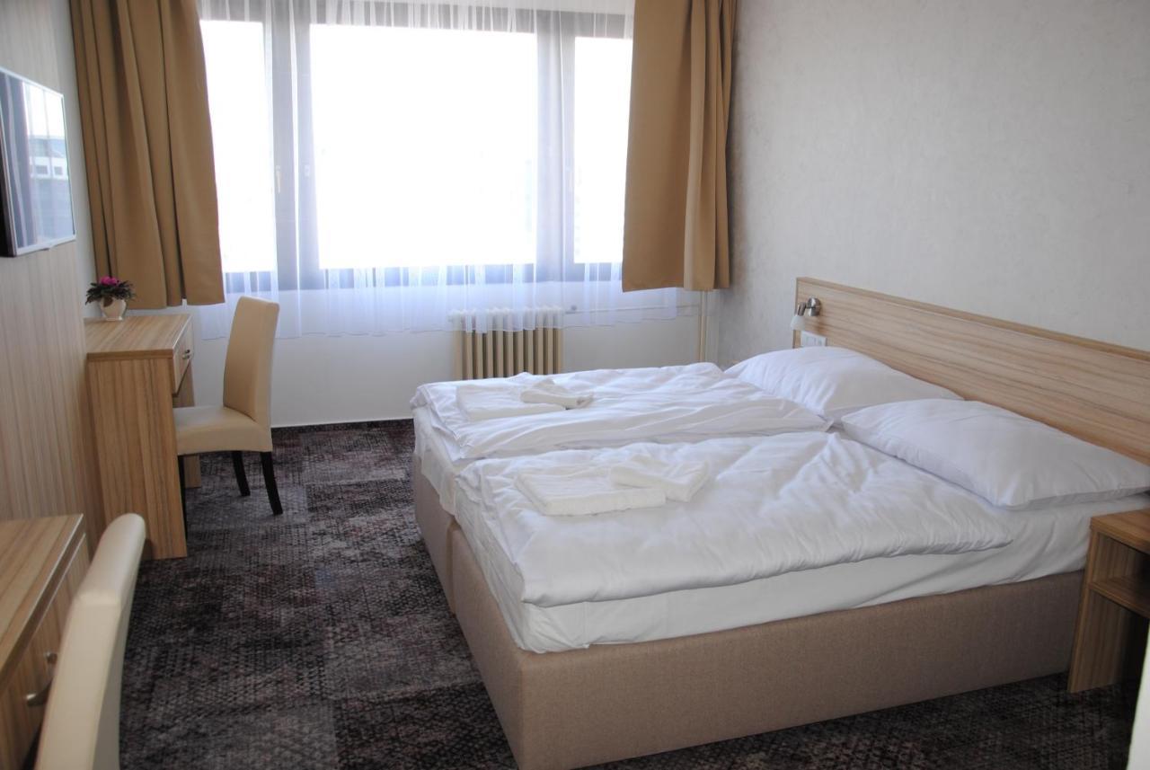 Hotel Labe Pardubice Luaran gambar