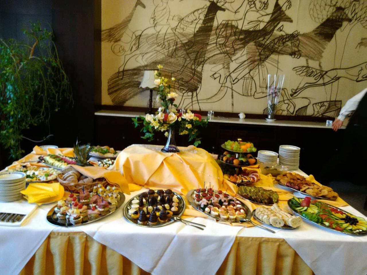 Hotel Labe Pardubice Luaran gambar
